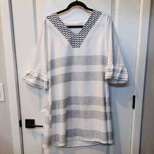 Women's White and Black Stiped Patterned Beach Coverup Size Large